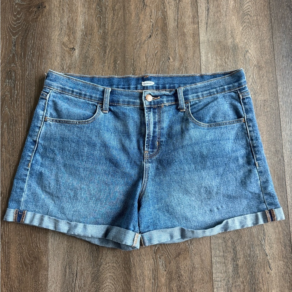 Old Navy Jean Shorts.  Women’s size 14. Great used condition!